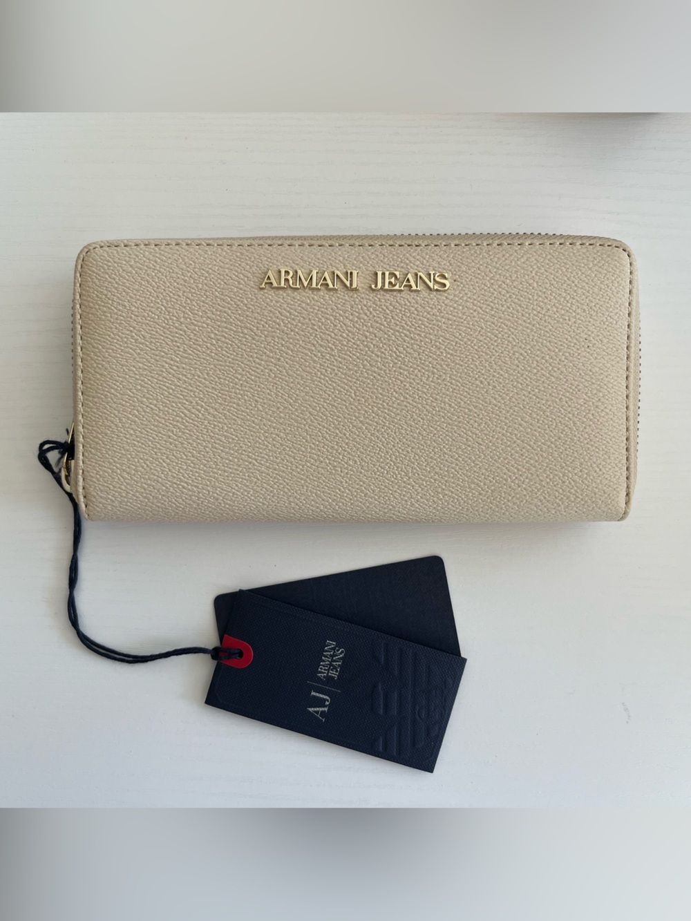 BNWT Armani Jeans Cream Textured Zip Wallet with Gold Logo